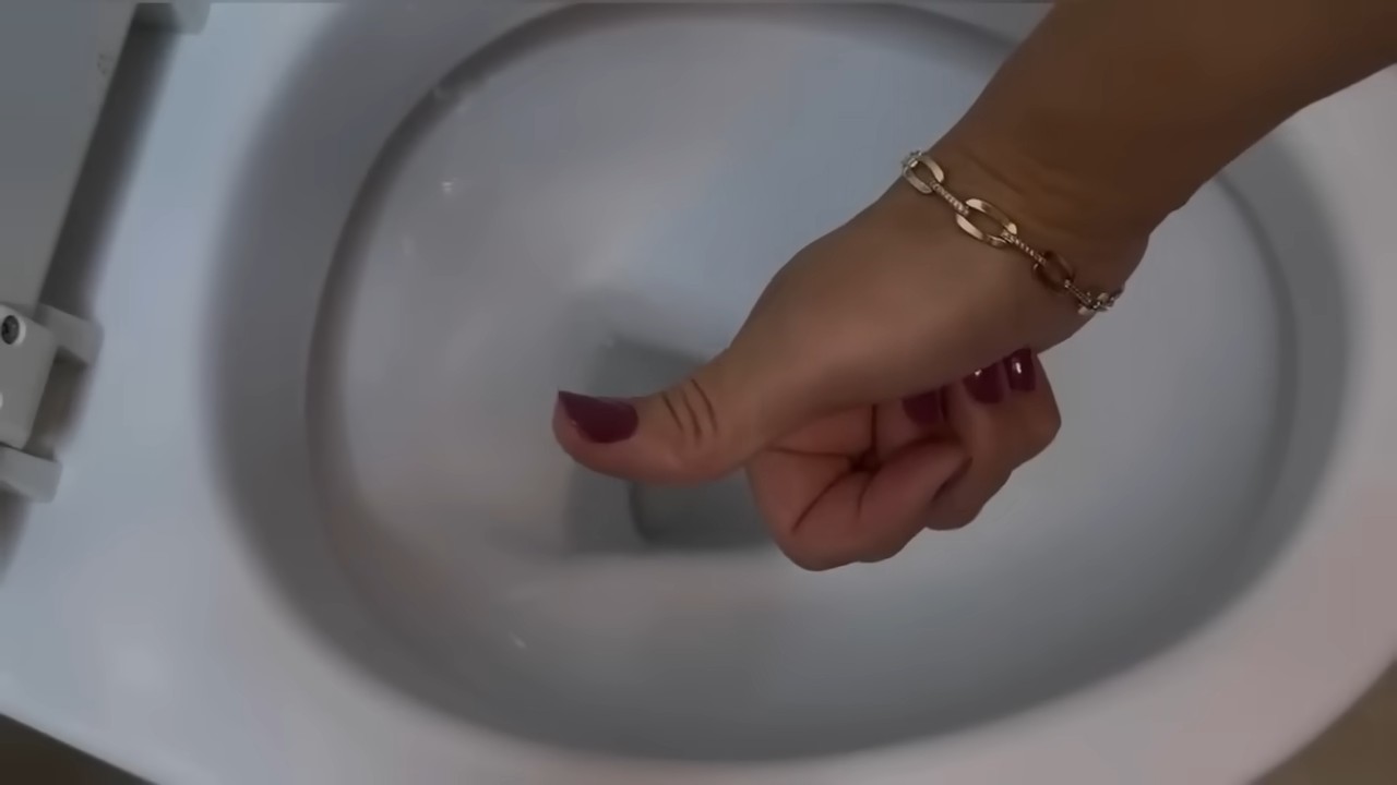Vinegar and salt cleaner