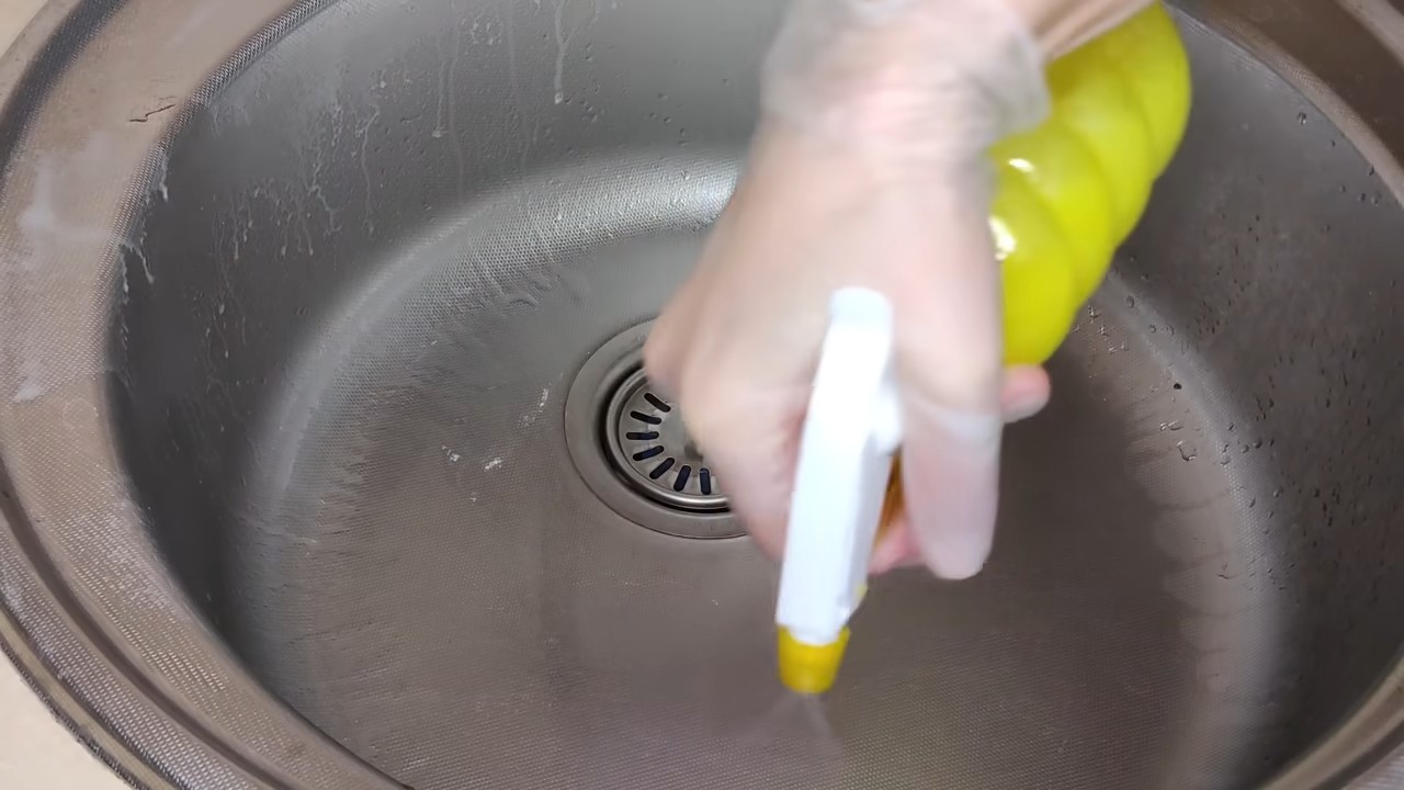 Lemon dish soap cleaner