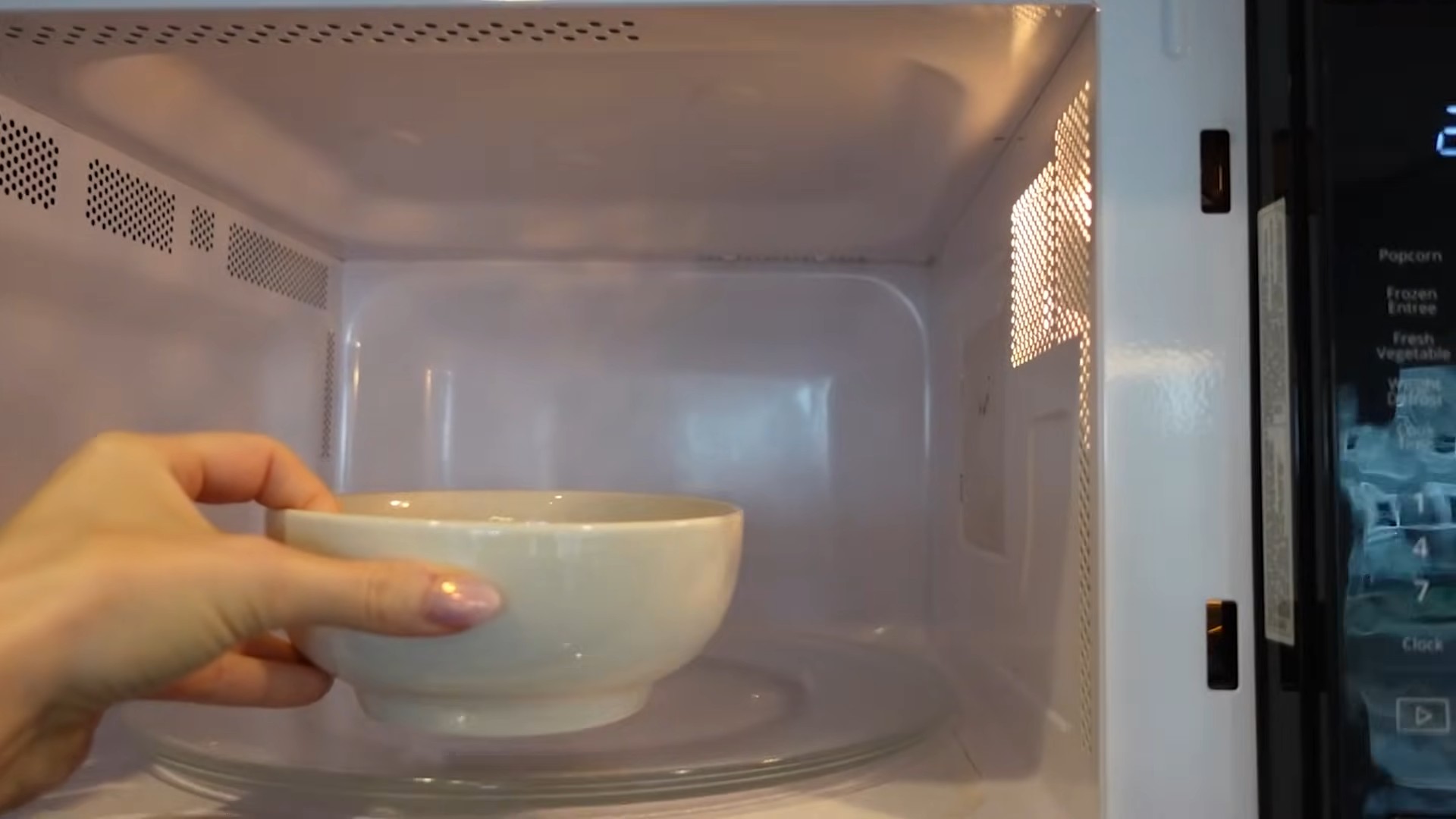 Microwave cleaning with vinegar
