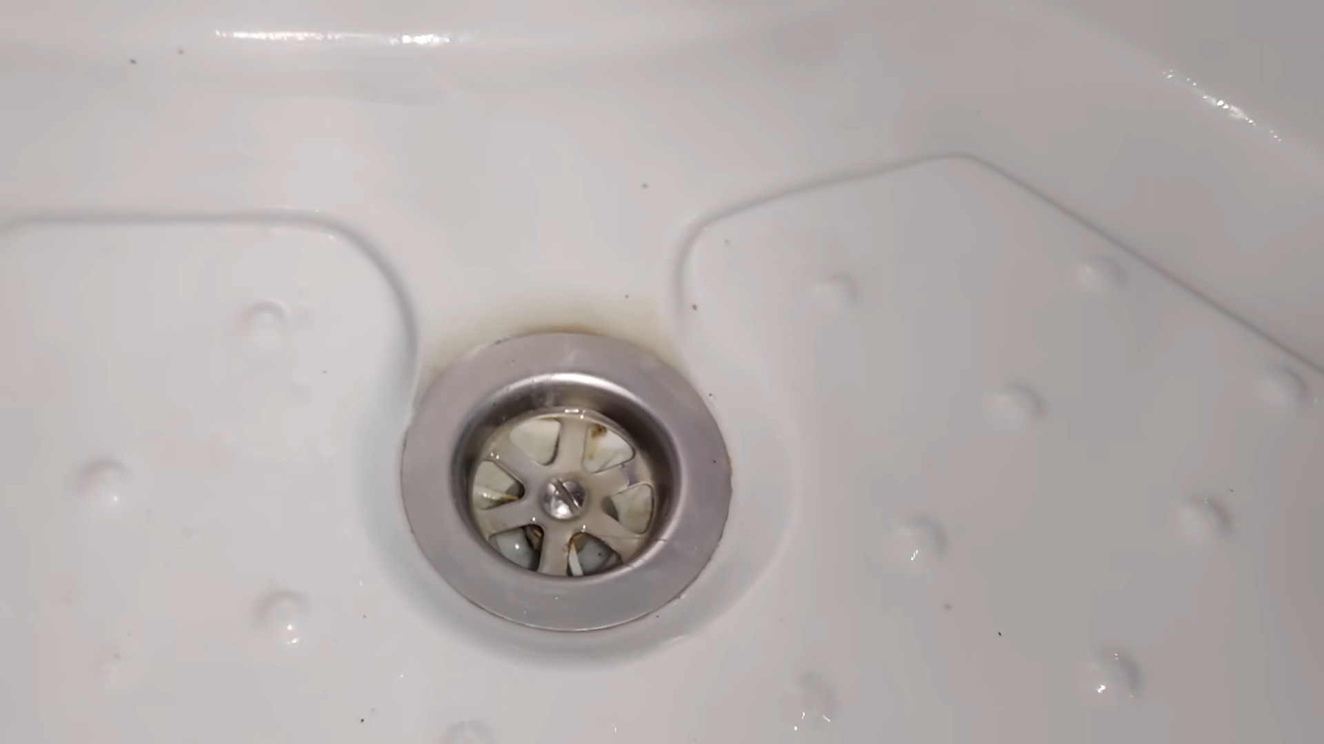 Laundry soap and vinegar cleaning