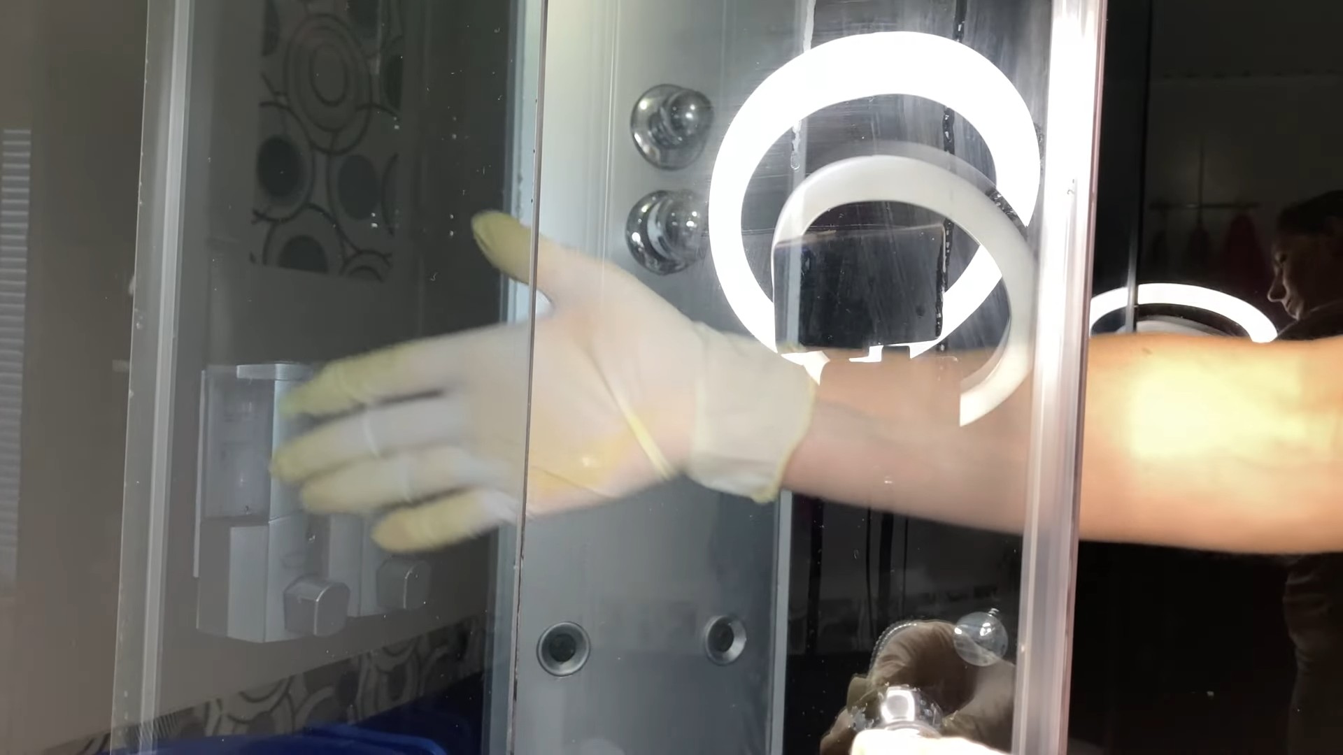 Vinegar and dish soap cleaner